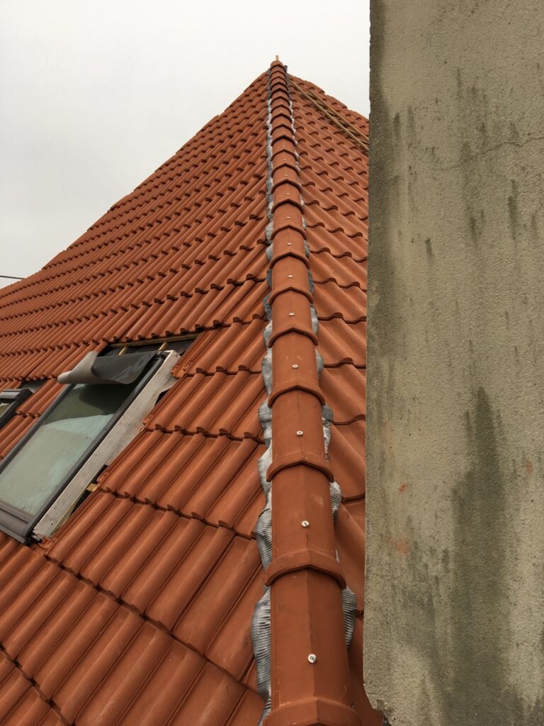 Toiture avec cheminée et Velux à Eulmont